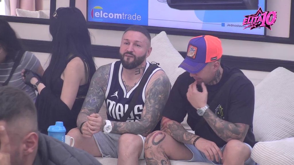 Umesto u jahti, vi ćete biti u šahti! Poršelina ubacila u petu, pa potkačila Ša, on joj sasuo sve u lice! (VIDEO)