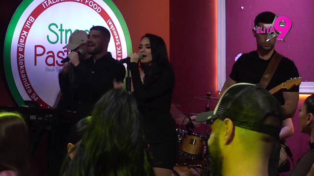 Nikola Milenković zasijao u kazinu: Glasom i energijom doveo atmosferu do usijanja! (VIDEO)