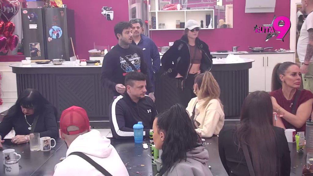 Skupila još malo dostojanstva! Boginja zarežala na Đukića zbog izlaganja, totalna pometnja za crnim stolom (VIDEO)