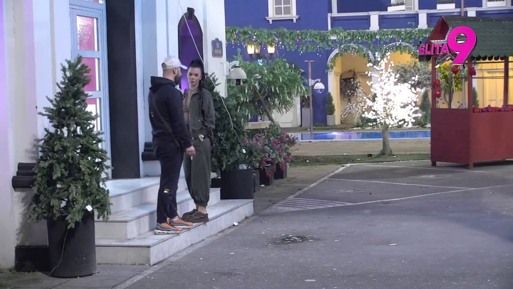 Uvidela skrivene namere! Evo šta je Anita zaključila nakon što je Anđelo skočio na nju za stolom (VIDEO)