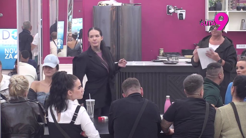 Isplivala ljubomora na površinu! Sara i Luks u brutalnom ratu, Viktor jednim komentarom pokazao Anastasijino pravo lice: Egoisti, hajde debilu sedi! (VIDEO)