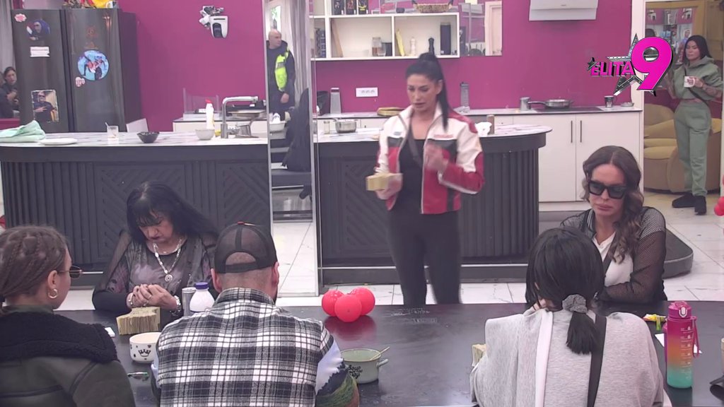 Bog te kleo prokleti izrodu! Advokatica doživela pomračenje zbog Jakšićkine podele budžeta, tenzija na vrhuncu! (VIDEO)