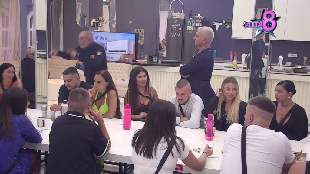 OVO TI JE SPAS OD PAVLA: Mića puca od sreće zbog propasti Anđele i Gastoza, nastavio da briše pod sa njima: Treba vas kazniti da budete ceo život zajedno! (VIDEO)