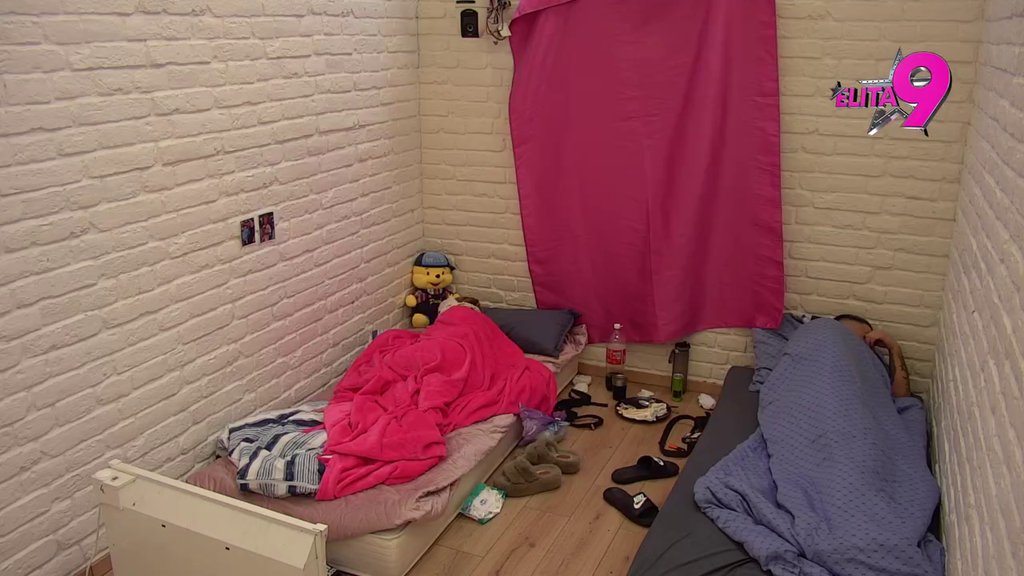 Odrukao ih: Alibaba otkrio Aneli da su Luka i Anita ćaskali u Pabu, njena reakcija će vas šokirati! (VIDEO)