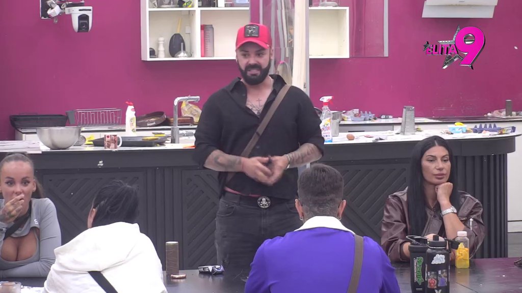 Moj otac je hteo da me odvoji od nje! Luka zagrmeo na Aneli, pa sa knedlom u grlu pričao o svom odnosu sa Đukićem: Razočaran sam u tebe (VIDEO)
