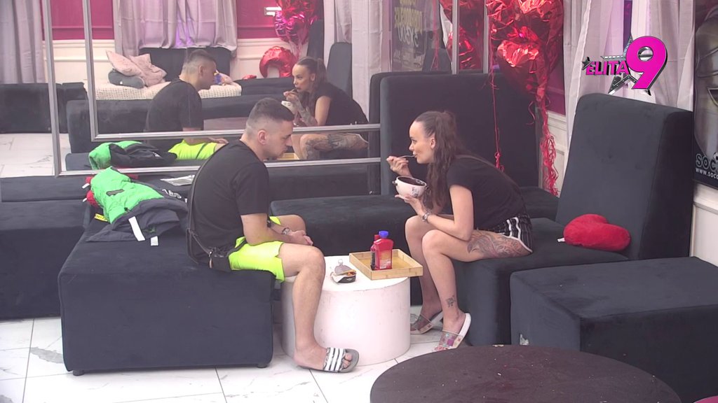 Samo u ovom prostoru sam sa tobom, da smo napolju... Teodora ne prestaje da šikanira Bebicu, provalila njegov plan da ispadne žrtva! (VIDEO)