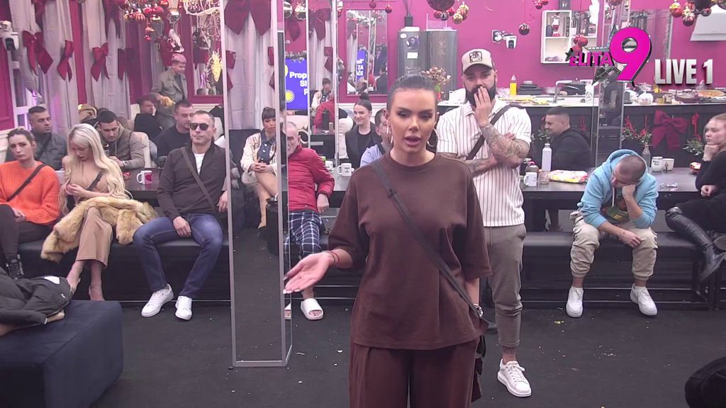 Jedva izvukao živu glavu: Luki izletelo i Anitu nazvao Aneli, ona doživela fras i zabranila mu druženje s Karićem! (VIDEO)