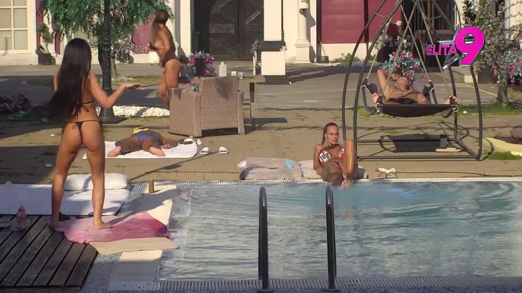 Stanija je stvarno prava praćka: Zaigrala u mini bikiniju, na ovaj prizor niko ne može da ostane imun! (VIDEO)