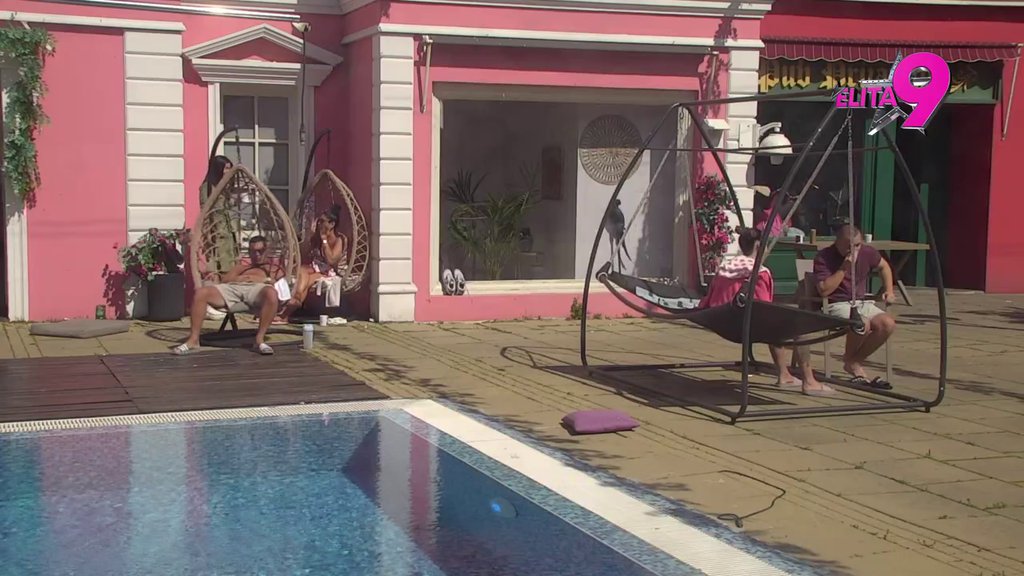 Sve primetila: Teodora uhvatila Aneli i Đukića u akciji, odmah Dači prenela detalje! (VIDEO)