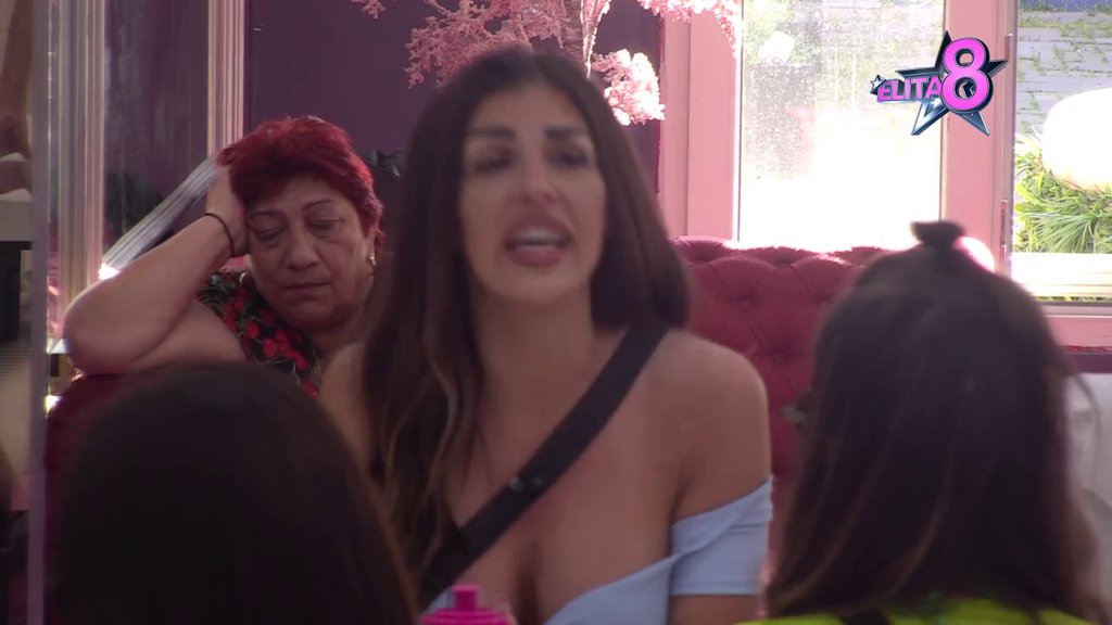 Sad ga žele samo jer je bio sa mnom: Ena Čolić žestoko razvezala jezik, pa ušla u novi sukob sa Pejom! Pljušte teške prozivke (VIDEO)