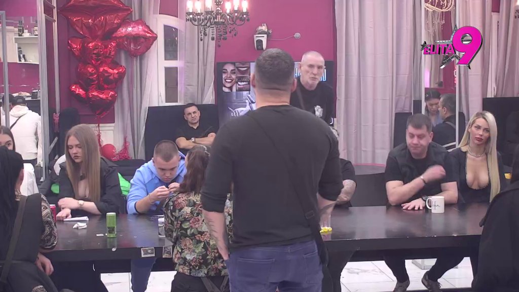 Nisam psovao devojčice koje mogu ćerke da mi budu: Asmin u par poteza matirao Lepog Miću, nastao opšti haos za stolom (VIDEO)