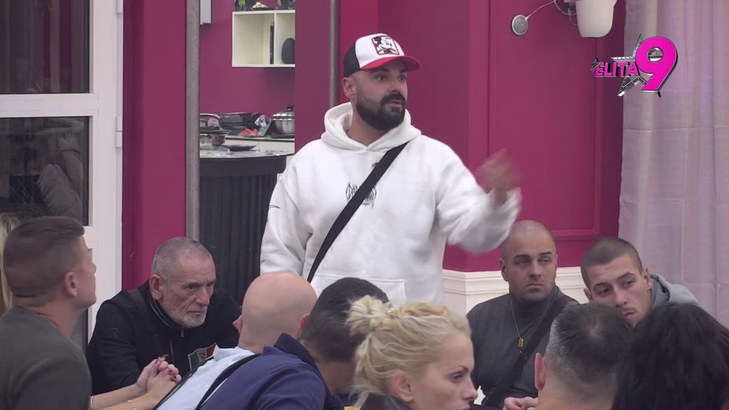 NEMA KRAJA LJUBAVNOM TROUGLU: Ivan posavetovao Saru kako da pridobije Anđela, pa od Rankovića popila pedalu zbog veze sa Marinkovićem (VIDEO)