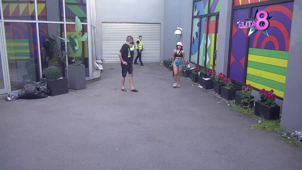 Mimas se ne smiruje: Gruja ostavio sve po strani i došao da je uteši, ona mu ne oprašta što sedi s Mrvicom! (VIDEO)