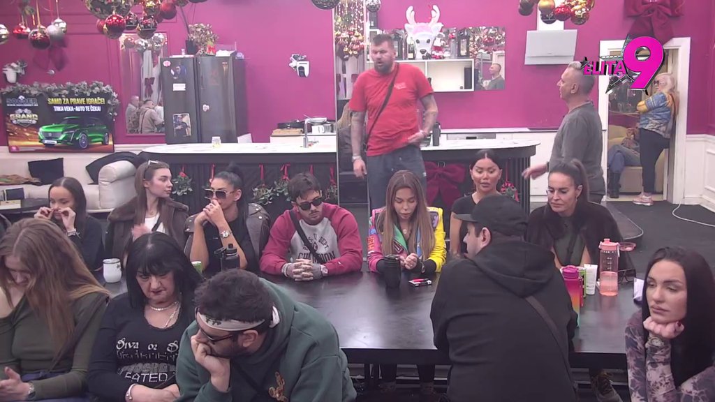 PONAŠA SE KAO DA IMA OSAMNAEST GODINA: Janjuš očitao Filipu lekciju o ponašanju, smatra da je dotakao samo DNO zbog udvaranja Aneli: GOTIVIM TE, ALI ISPADAŠ LOŠ! (VIDEO)