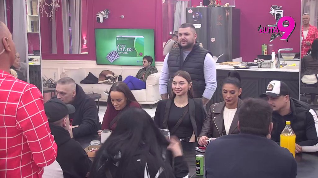 Maja 'obrnula palačinku'! Asmin ne prestaje da se ponižava zbog Marinkovićeve, Matora je raskrinkala: Po ceo dan priča o Caru, a rekla je da NEĆE! (VIDEO)