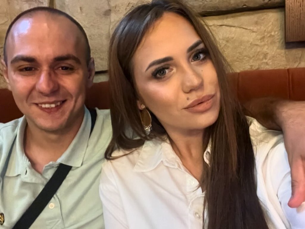 Verila se bivša učesnica Elite: Javno objavila verenički prsten, a evo ko je njen partner (FOTO)