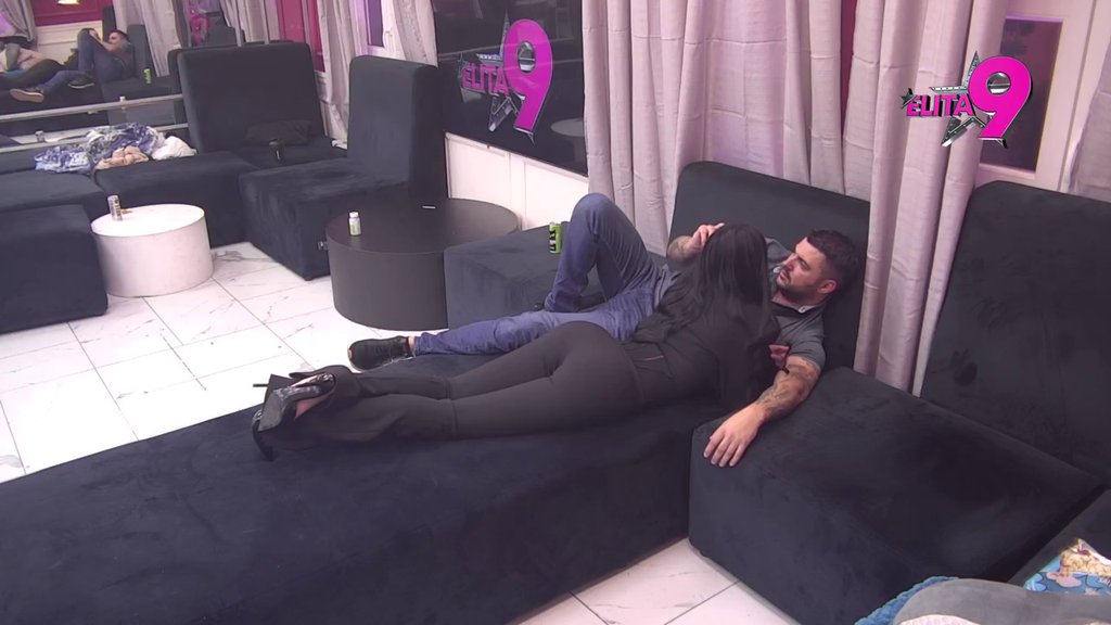 Njegovim poniženjima nema kraja: Asmin moli Maju da imaju intimne odnose večeras, njena reakcija šokirala (VIDEO)