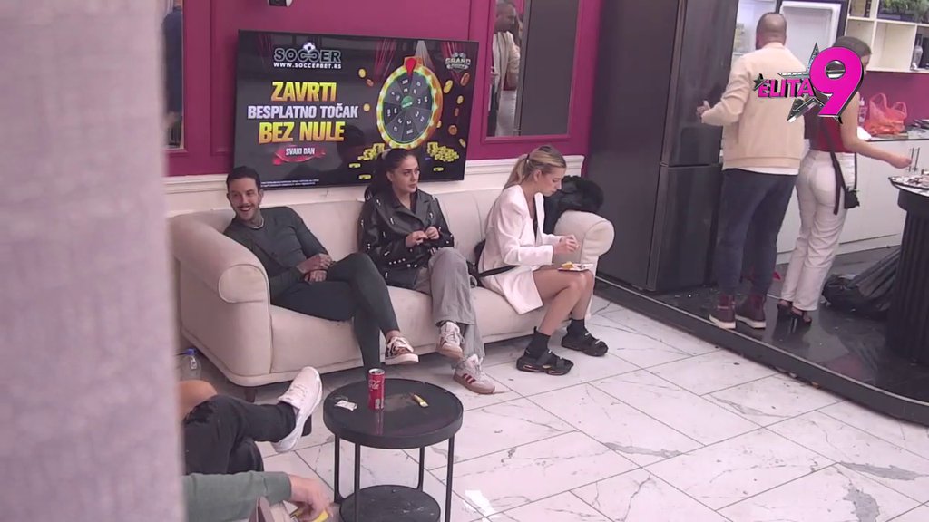 Kada ćemo da se krljamo u vrat?! Đukić se raspitivao kod Maje kada će ponoviti scene iz toaleta, ona ga oduvala (VIDEO)