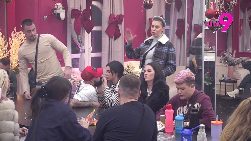 Crni sto na nogama za sam kraj! Mina progovorila o drami sa Viktorom zbog Dušice, Asmin napao Ivana: Pokazuješ da si ljubomoran na mene zbog Aneli (VIDEO)