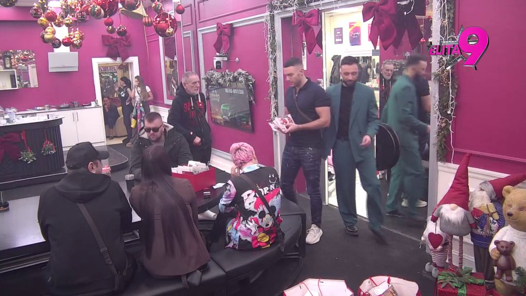 GOSPOĐA VERSAĆE UKLJUČILA VREĐALICU: Marija Kulić naoštrila jezik kao nikad do sada, pa opelela po Maji: SMRDLJIVA SUTLIJAŠICA... (VIDEO)