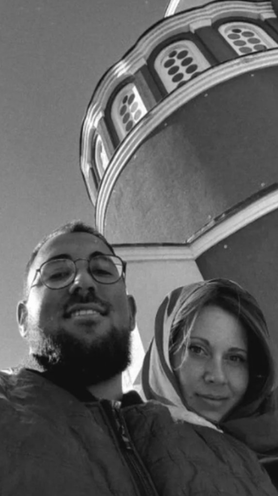 Bivšeg rijaliti učesnika godinama bije glas da je gej, a on ljubi lepoticu i sa njom obilazi manastire: Kamenovali mu kuću, napali majku, spas traži U VERI
