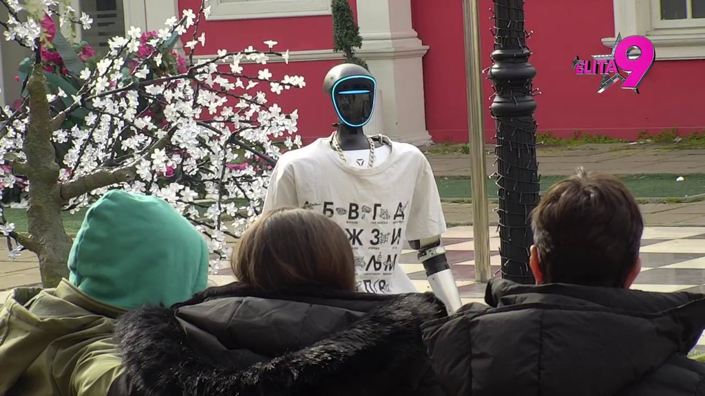 Tošina omiljena zasigurna trojka: Urnebesna situacija, Bebica od muke samo što ne počne da plače! (VIDEO)