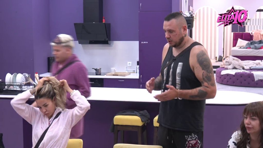 U Pretresu ću reći da sam U VEZI SA Aneli! Cara pritisli da prizna ljubomoru zbog Anđele i Stefanovića, on brže-bolje ozvaničio Ahmićku za devojku (VIDEO)