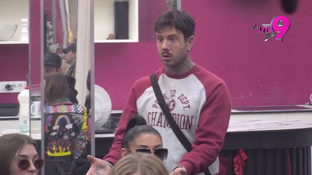 PROPAO BIH SAD KROZ ZEMLJU! Filip dao sve od sebe da se opere od flerta sa Aneli, Asmin ostao imun na njegovo izvlačenje: LAŽEŠ DA SI BIO PIJAN, SVAKE NEDELJE GOVORIŠ ISTO! (VIDEO)