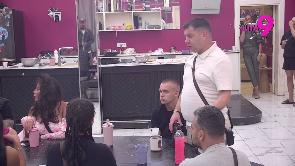 Prijateljstvo se svelo na tri hiljade dinara?! Ivan i Luka u novom verbalnom klinču, Marinković ga saterao u ćošak: Da sam ti dao četiri hiljade, a isto rekao, bilo bi drugačije... (VIDEO)