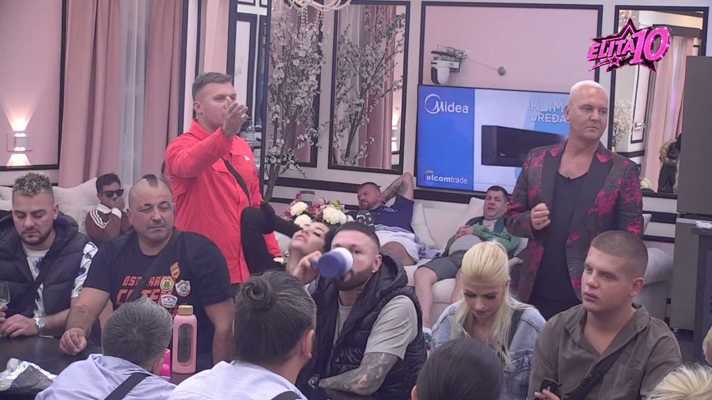 Čak i da klekne, ne bih mu oprostila: Anđela i Karić ne mogu očima da se gledaju, prozivke opet pljušte! (VIDEO)