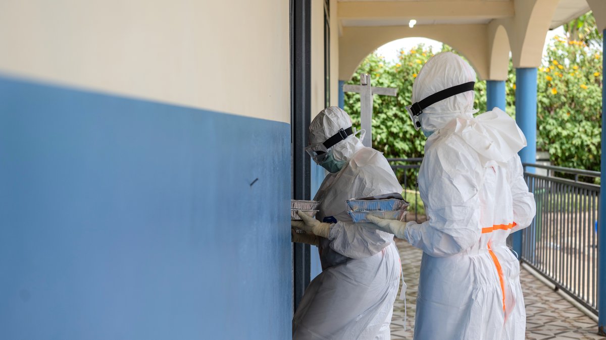 ŠIRI SE EBOLA U AFRICI: I osma provincija u Kongu pogođena zarazom, epidemija zahvatila Ugandu i Keniju