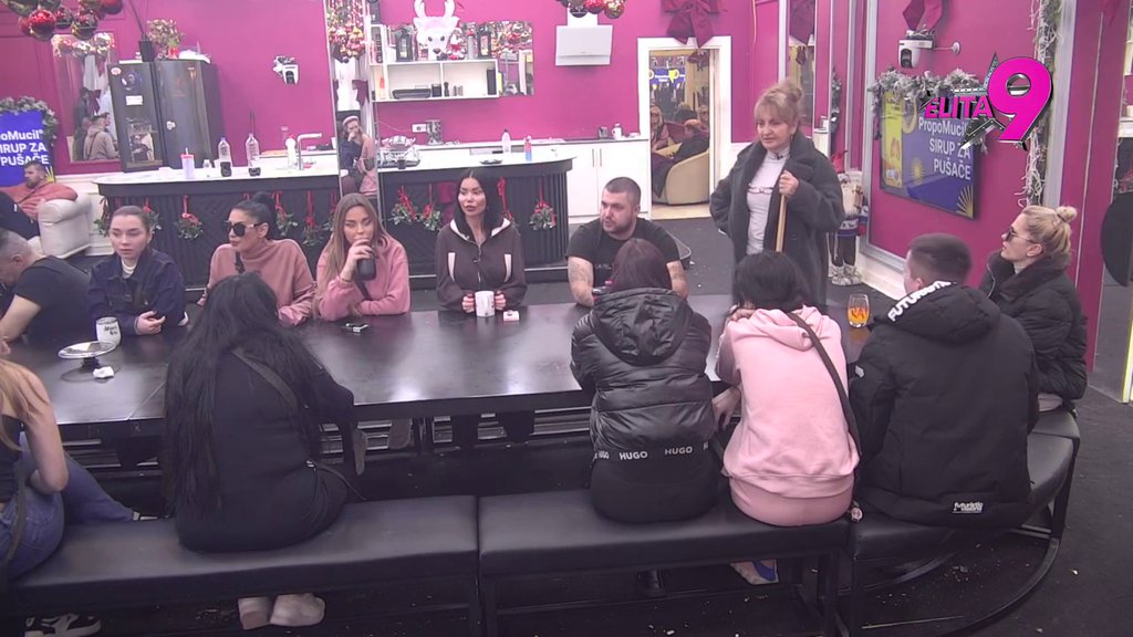 ON JE MOJA MUZA, MOJA INSPIRACIJA! Ivan Marinković rešio da se POIGRA sa Asminom, Durdžić počeo da se puši! (VIDEO)