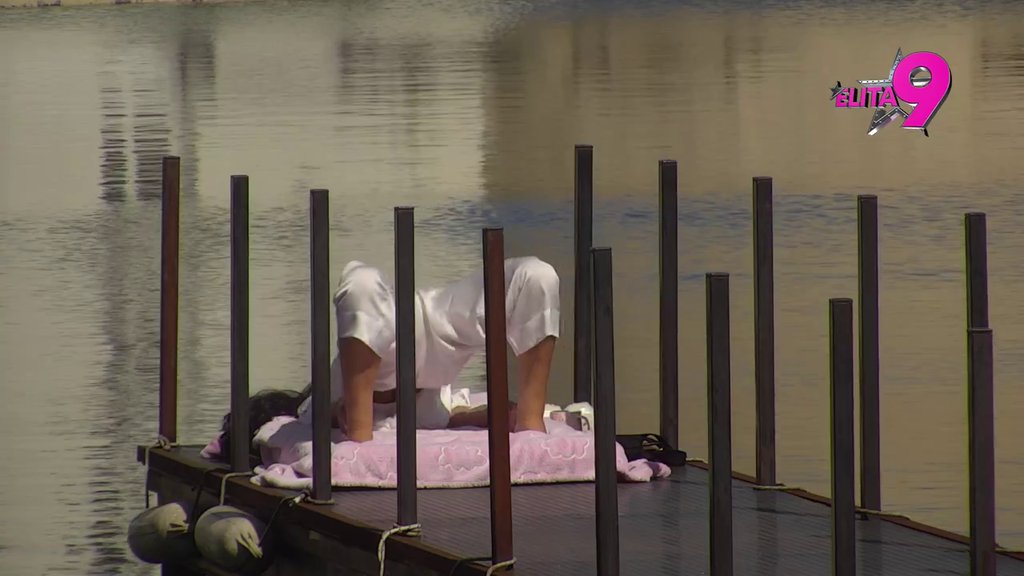 NIŠTA JOJ NE MOŽE RAZBITI FOKUS! Nakon vežbi za gluteus, Stanija MEDITIRA! (VIDEO)