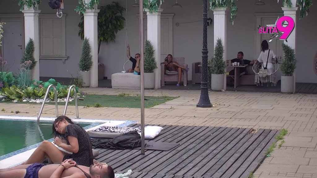 NIJE DA NE MOŽE NEGO NEĆE DA RADI: Teodora se raspituje o Mininoj porodici, evo šta Bora ima da kaže o bivšoj prijateljici! (VIDEO)