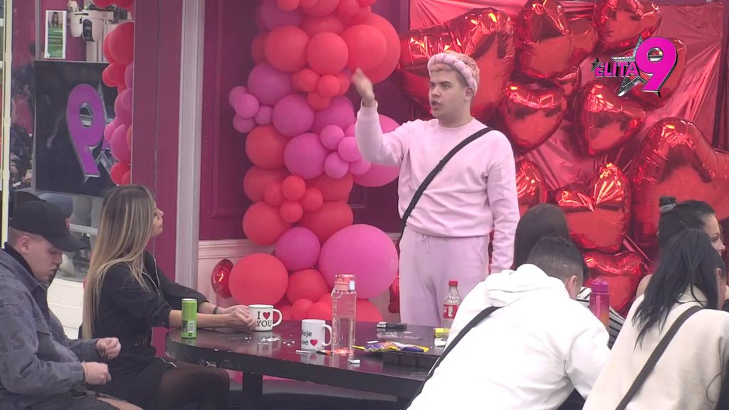 Dočekala je kao kec na deset! Aneli nazvala Maju cirkuzantom, Maja ponizila Janjuša: Garfild je u teranju, februar je mesec (VIDEO)