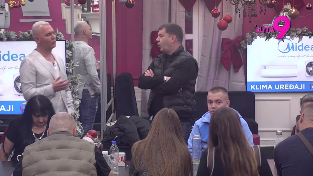 Raskrinkane prljave radnje Luke Vujovića: Danima na kvarno muvao Boginju, Aneli hoće da vodi Janjuša u hotel! (VIDEO)