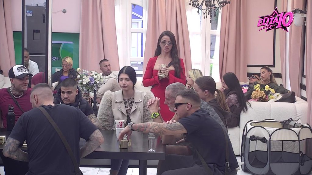 Podela izvinjenja: Dajte Slađi Krnjajić nadimak 'Nemoj da zameriš', danas nema kome se nije dodvorila! (VIDEO)