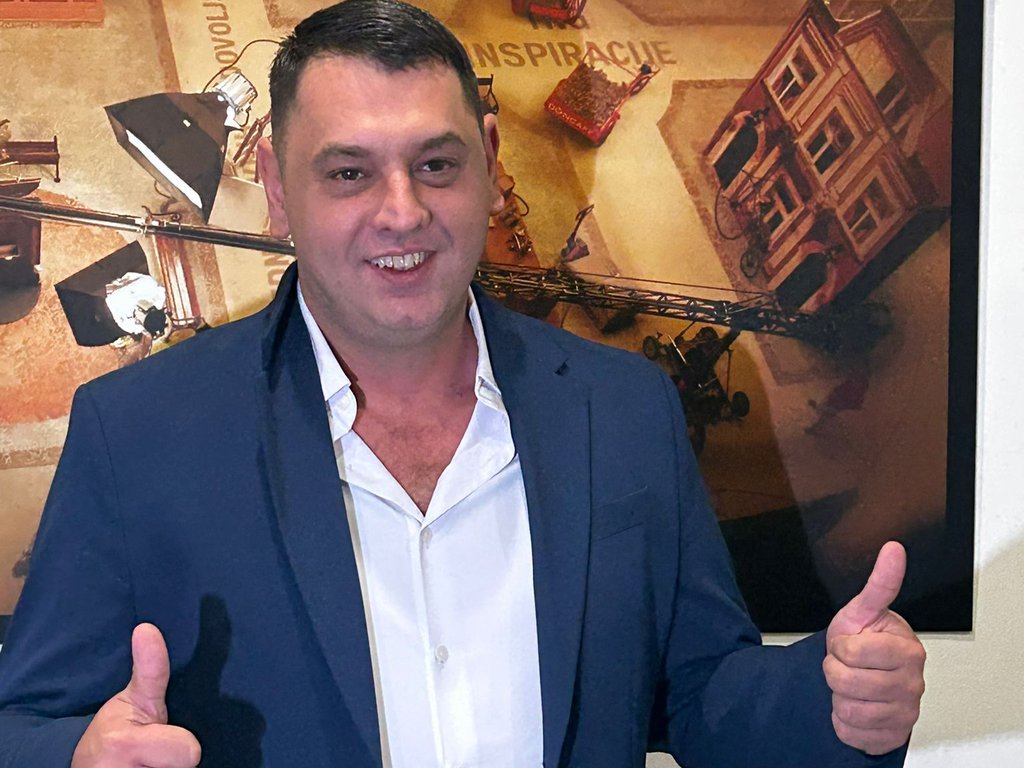 Iznenadio sam se kad joj je dala veliki budžet, nije me skapirala: Prvo oglašavanje Ilije Pečenice po izbacivanju! Progovorio o Jakšićki i Mileni, pa otkrio: Bebici treba stručna pomoć, Mikiju se sviđa Kačavenda...