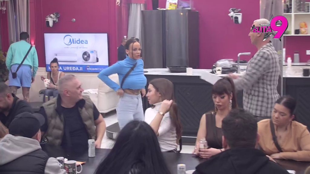 Nikad nećemo saznati šta bi se desilo: Đukić otkrio da li su mu draži Anitini ili Teodorini zagrljaji! (VIDEO)