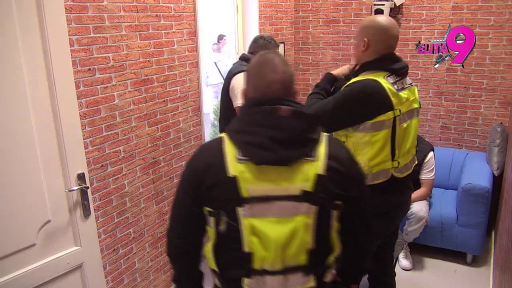 OBEZBEĐENJE U PRIPRAVNOSTI: Uroš nastavio da proziva Asmina, on mu sasuo sve u lice: TI SI IZDAO SVE (VIDEO)