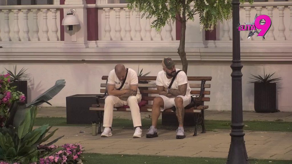Ništa joj nije sveto: Luka razvezao jezik i brutalnim prozivkama urnisao Aneli, pa shvatio da je bolje da raskinu! (VIDEO)