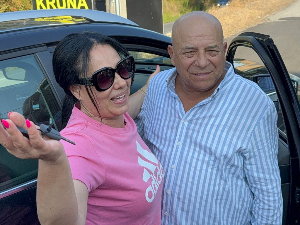 Milionski tiraži, sinovljevi kockarski dugovi, pa nož u leđa od bivše: Naš pevač je bio najtraženiji, a danas krpi kraj s krajem