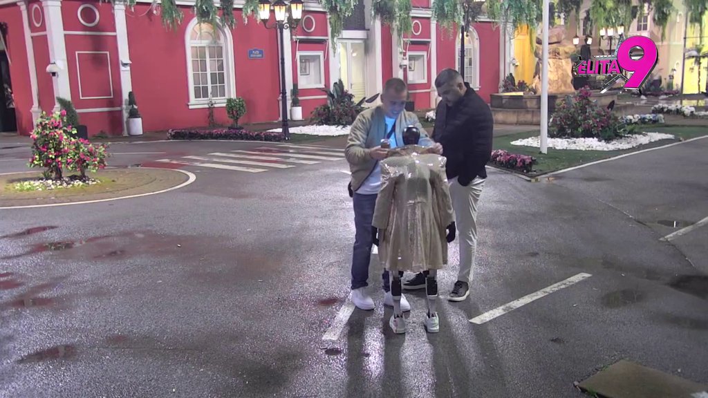 Prati svaki njen korak: Alibaba se poverio Toši, ovo veče želi da ulepša samo jednoj takmičarki!  (VIDEO)