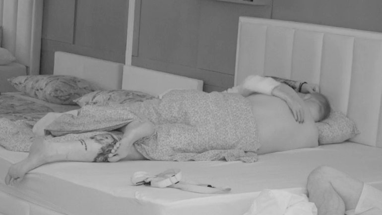 Ne može bez njene manipulacije! Janjuš i Sandra se grle kao da sutra ne postoji nakon što joj je priznao da misli da manipiliše njime (VIDEO)
