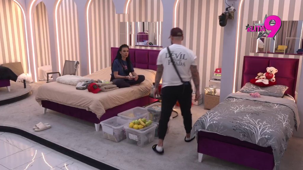 PAKAO U ODABRANIMA! Anita urla iz petnih žila, htela Luku da pogodi voćem, sve zbog Maje! Ljubomora je izjeda! (VIDEO)