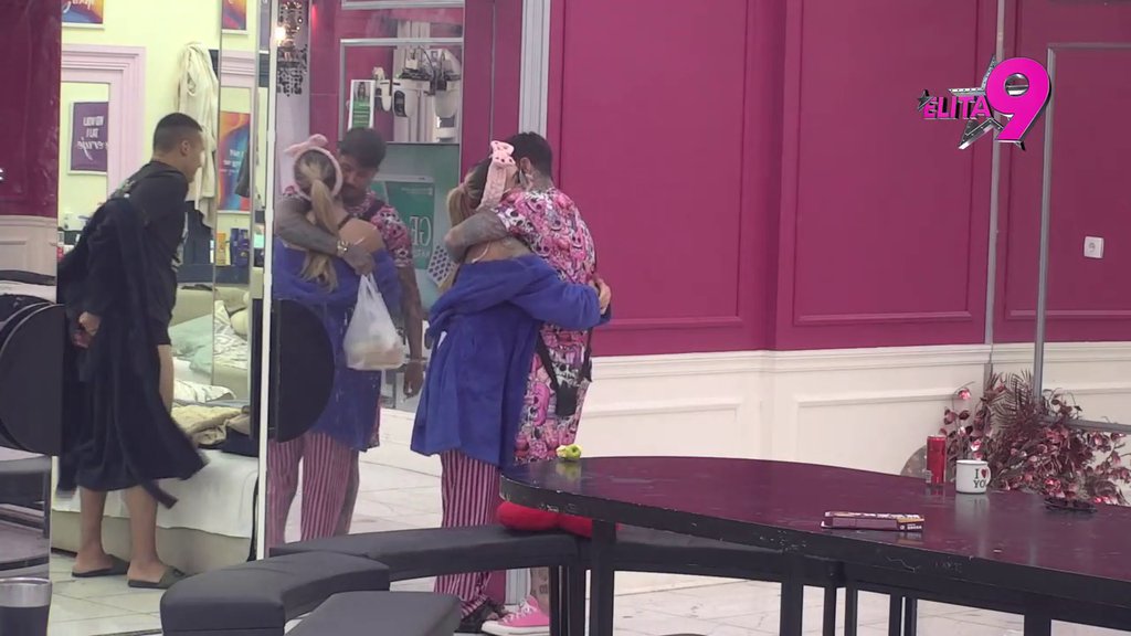 Ne mogu da odole jedan drugom! Đukić i Aneli se izgrlili kao nikad do sada, pa pobegli u garderober da ponove isto (VIDEO)