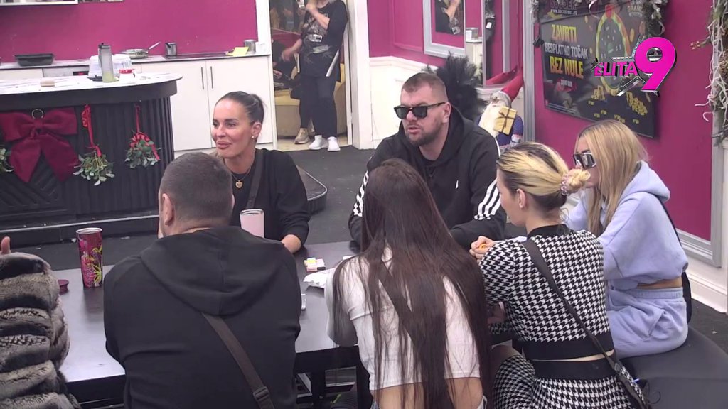 SUDAR TITANA: Luka i Kačavenda počastili jedno drugo prozivkama, pa on rešio da POTKAČI Aneli! (VIDEO)