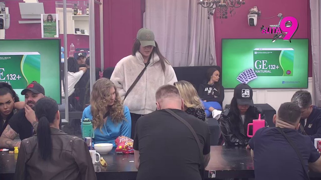 Totalno neočekivano! Rada napravila izuzetak, pa izrecitovala hvalospev o Aneli: Plava kosa i zgodno telo... (VIDEO)