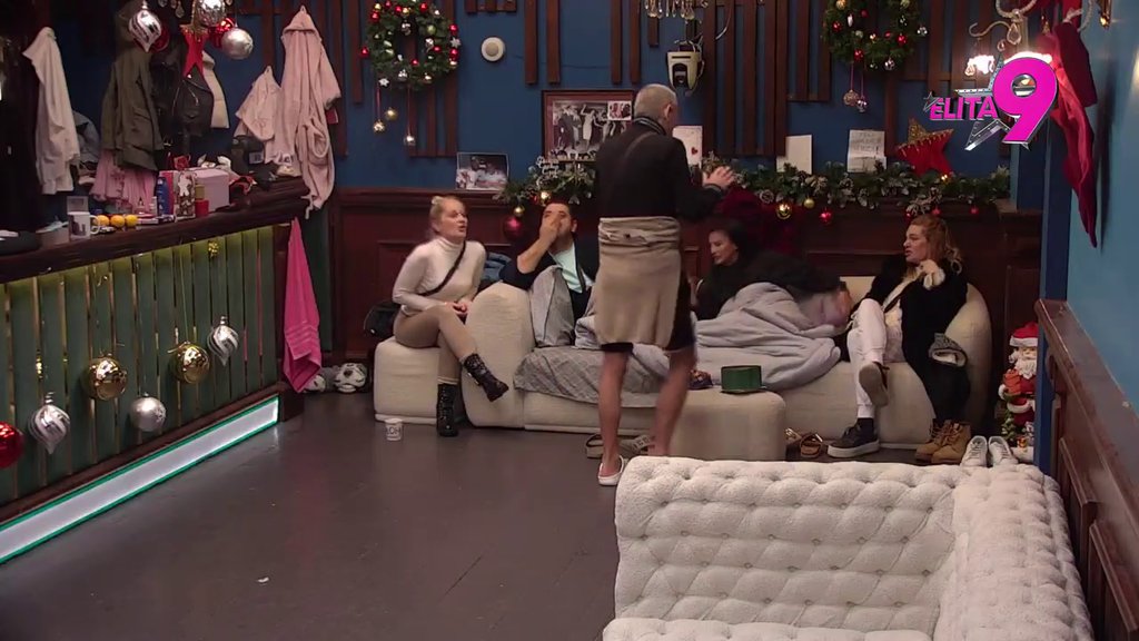 BUKTI RAT U PABU! Lepi Mića istakao da je Jovanina diploma upitna, ona zaurlala iz petnih žila! (VIDEO)