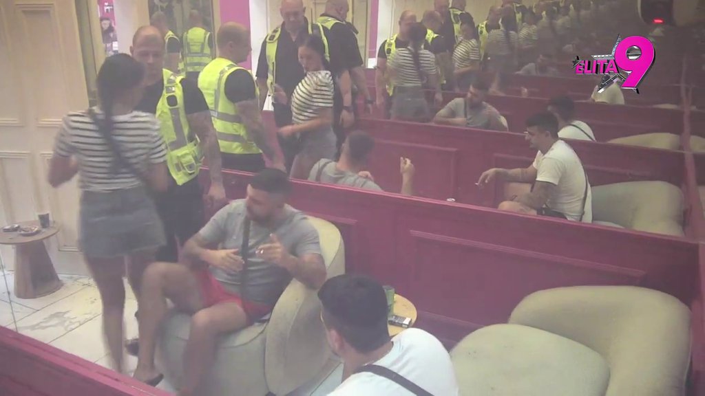 POPUCAO PO ŠAVOVIMA! Asmina negativni komentari na račun veze s Majom izbacili iz takta, najavio joj ŠUT KARTU (VIDEO)